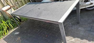 Tuintafel 2.15m lang beschikbaar voor biedingen