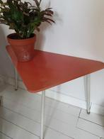 vintage driehoek bijzettafel, Minder dan 55 cm, Rond, Zo goed als nieuw, Ophalen