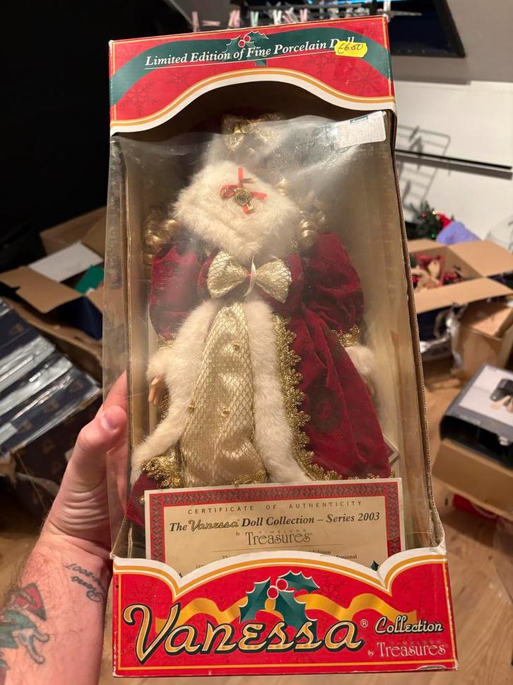 Vanessa Kerstpop Limited Edition met Certificaat, Verzamelen, Poppen, Zo goed als nieuw, Pop, Levensecht of Reborn, Ophalen