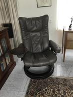 Comfortabele leren relaxfauteuil; draaivoet + bijzettafeltje, Huis en Inrichting, Fauteuils, Ophalen, Gebruikt, Minder dan 75 cm