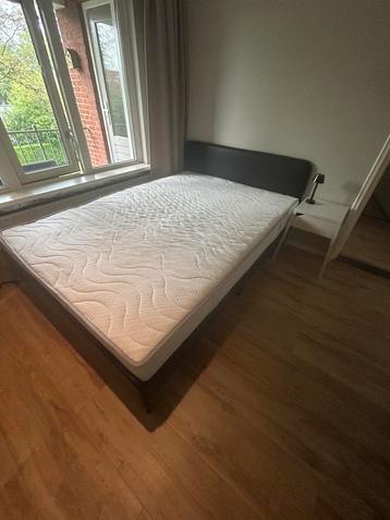 Ikea Slattum zwart leatherlook bed 140x200 excl matras