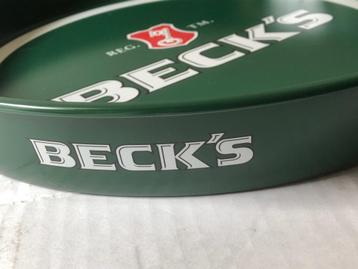 Een vintage metalen dienblad uit Duitsland van Beck's bier. beschikbaar voor biedingen