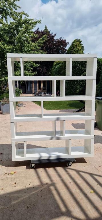 Hoogglans Witte Roomdivider / Boekenkast beschikbaar voor biedingen