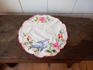 vintage Frans borduurwerk zwaluw brocante decoratie kleedje  beschikbaar voor biedingen