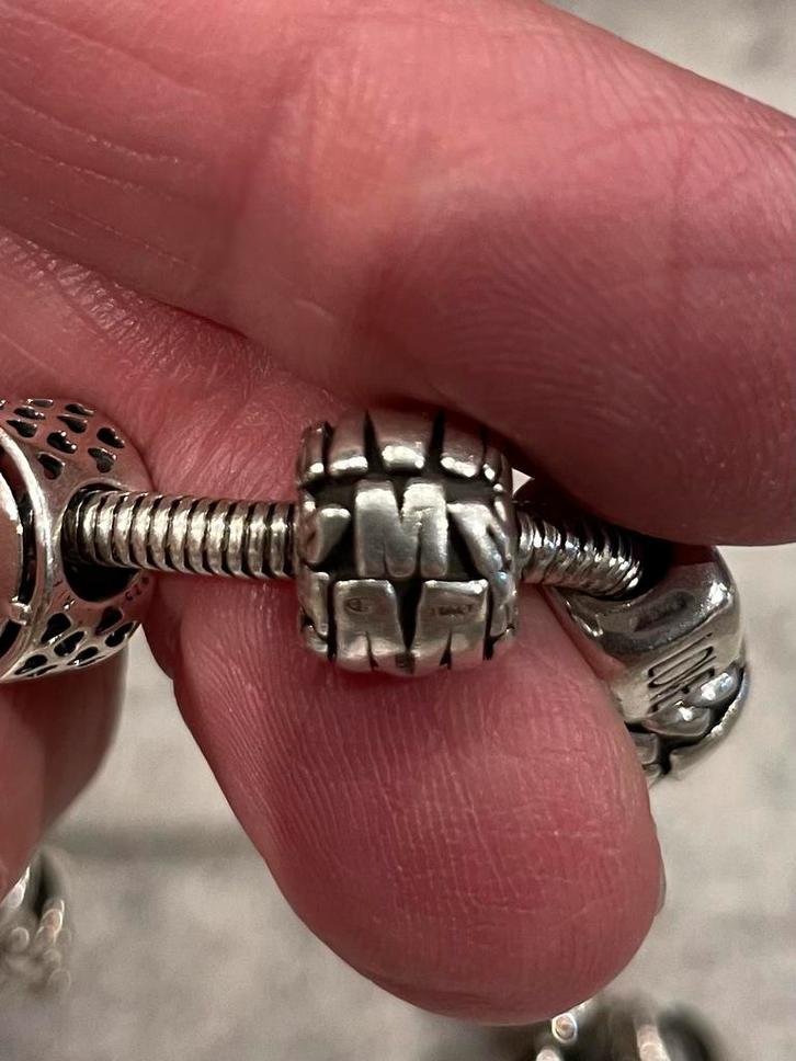 Gezocht: Pandora/Tedora bedel letter T, Sieraden, Tassen en Uiterlijk, Bedels, Zo goed als nieuw, Pandora, Zilver, 1 bedel, Ophalen of Verzenden