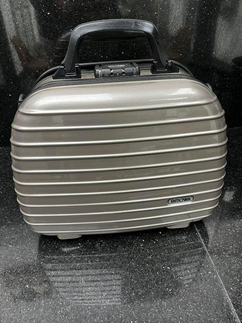 Rimowa beauticase silvergrey 34x27, Sieraden, Tassen en Uiterlijk, Koffers, Zo goed als nieuw, Zacht kunststof, Minder dan 50 cm