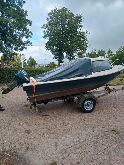 Kajuitboot + stallingstrailer/trailer, Watersport en Boten, Vis- en Consoleboten, Gebruikt, Tot 10 pk, 3 tot 6 meter, Benzine