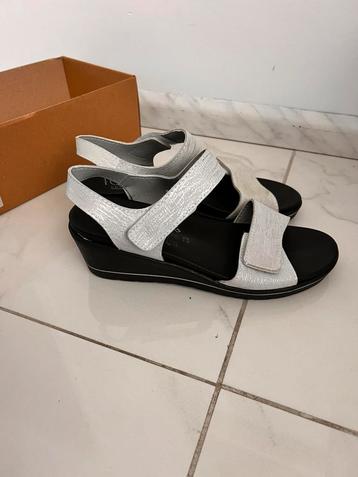 Dames sandalen beschikbaar voor biedingen