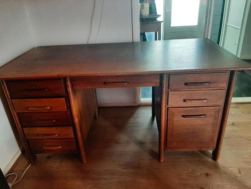 Oud houten zwaar bureau., Huis en Inrichting, Bureaus, Gebruikt, Ophalen