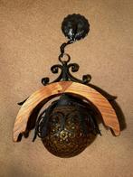 Antieke Hanglamp Hout & Metaal Amberkleurig Glas Bol, Antiek en Kunst, Ophalen of Verzenden