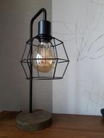 Tafellamp, zwart met houten voet. Z.G.A.N., Minder dan 50 cm, Industrieel, Metaal, Ophalen of Verzenden