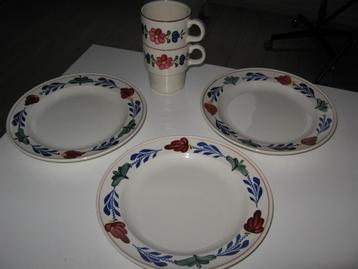 5 Delen boerenbont servies samen €12.50 Borden en bekers. beschikbaar voor biedingen
