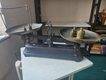 Antieke Weegschaal 1750-1850 beschikbaar voor biedingen