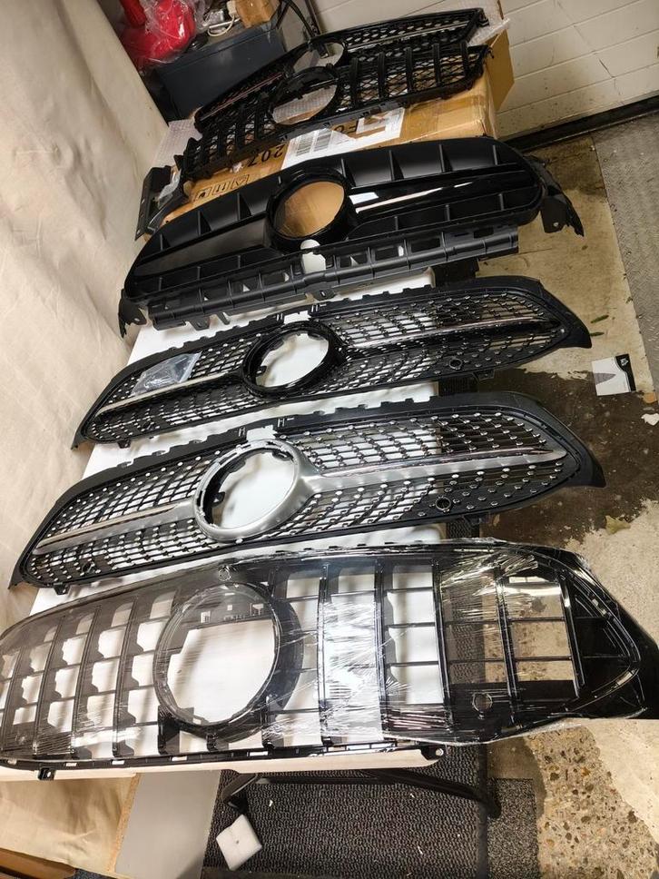 Aangeboden Partij Nieuwe Auto grillen oa. Mercedes, Auto-onderdelen, Carrosserie en Plaatwerk, Bumper, Voor, Nieuw, Ophalen