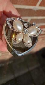 Geërfd.  Chique oude Broche, Verzenden, Nieuw