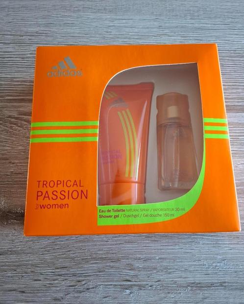 Adidas Geschenkset tropical passion Woman (advr 196), Sieraden, Tassen en Uiterlijk, Uiterlijk | Parfum, Nieuw, Ophalen of Verzenden