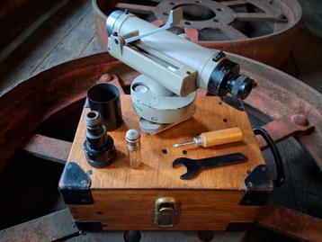 Antiek Carl Zeiss waterpastoestel beschikbaar voor biedingen