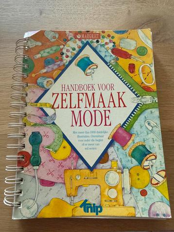 Margriet Handboek Zelfmaak Mode beschikbaar voor biedingen