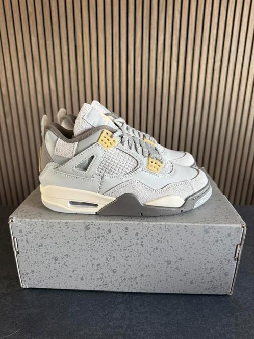 Nike Air Jordan 4 Craft Photon Dust - Maat 37.5, Kleding | Dames, Schoenen, Nieuw, Sneakers of Gympen, Grijs, Ophalen of Verzenden