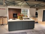 Showroomkeuken Noten & Mineraalgroen Greeploos, Ophalen, Overige kleuren, Overige typen, Nieuw