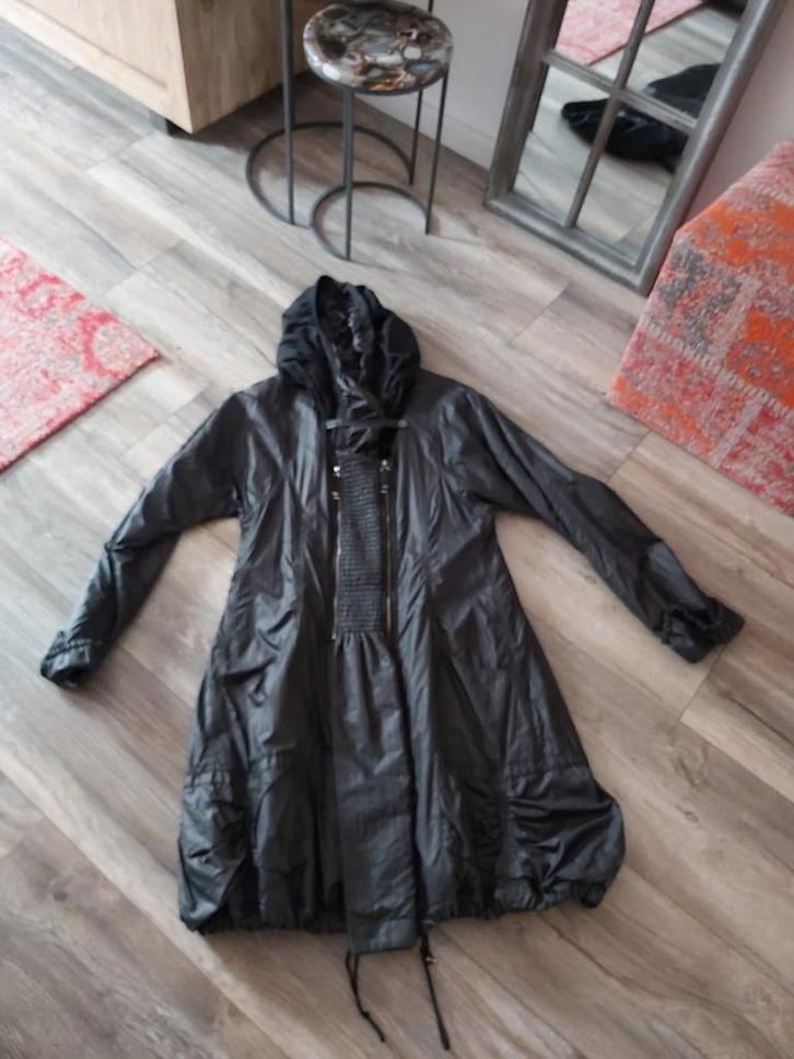 INDIES tussen tot winter jas mat zwart als nieuw 42 44, Kleding | Dames, Jassen | Zomer, Zo goed als nieuw, Maat 42/44 (L), Zwart