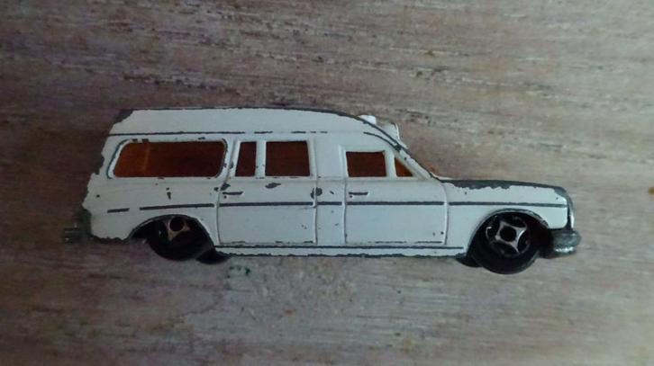 Mercedes ambulance no 318977 schaal 1/64, Verzamelen, Automerken, Motoren en Formule 1, Gebruikt, Auto's, Ophalen of Verzenden