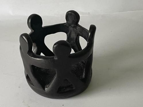 Klein beeldje vriendschapskring Zwart steen. Theelichthouder, Antiek en Kunst, Kunst | Beelden en Houtsnijwerken, Ophalen