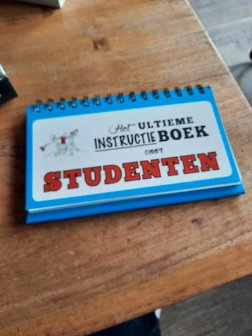 Studenten Instructieboek beschikbaar voor biedingen