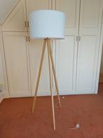 Moderne witte vloerlamp, Modern, 150 tot 200 cm, Zo goed als nieuw, Ophalen