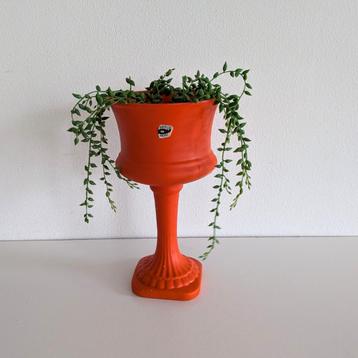Vintage oranje bloempot op voet Keramiek Genummerd 622 beschikbaar voor biedingen