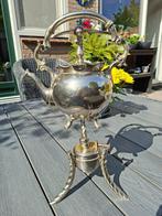 Antieke theepot op standaard, Ophalen