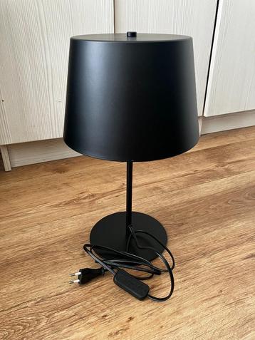 Metalen tafellamp / nachtlamp, zwart