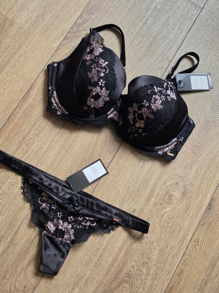 Nieuwe lingerieset hunkemoller noir maat 80F slipje m, Kleding | Dames, Ondergoed en Lingerie, Ophalen of Verzenden, Zwart