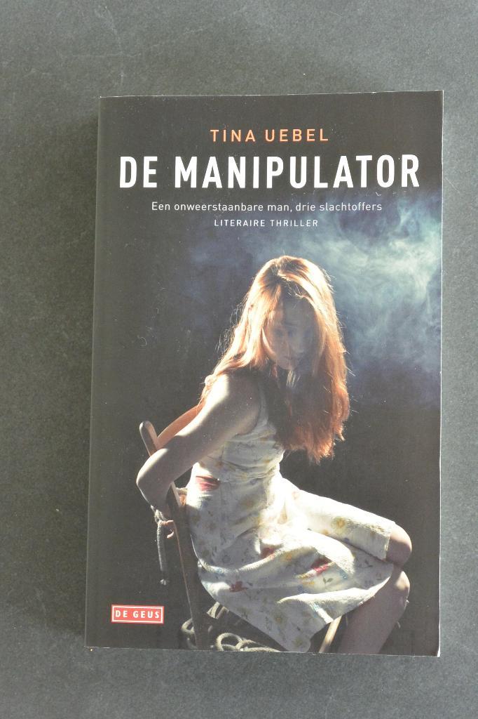De Manipulator. Tina Uebel., Boeken, Thrillers, Nieuw, Europa overig, Ophalen of Verzenden