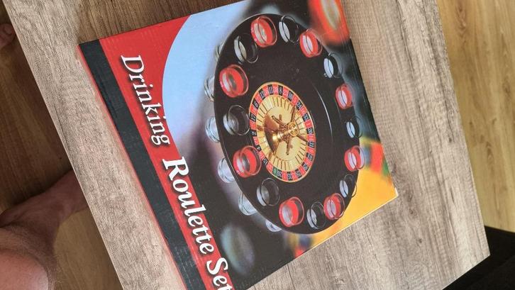 MIKAMAX - Drinking roulette set, Hobby en Vrije tijd, Gezelschapsspellen | Bordspellen, Nieuw, Een of twee spelers, Drie of vier spelers