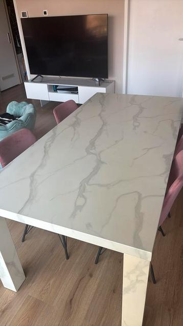 Eettafel van Westwing - Carl marmerlook beschikbaar voor biedingen