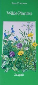 Peter D. Moore - Wilde Planten - Zakgids, Ophalen of Verzenden, Zo goed als nieuw, Bloemen, Planten en Bomen, Peter D. Moore