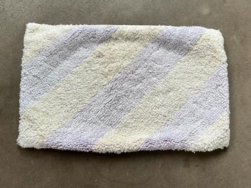 Kussen hoes lila/creme beschikbaar voor biedingen