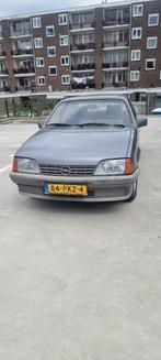 Opel Rekord 2.2 I 1986 Grijs, Auto's, Overige modellen, 4 cilinders, 115 pk, Particulier