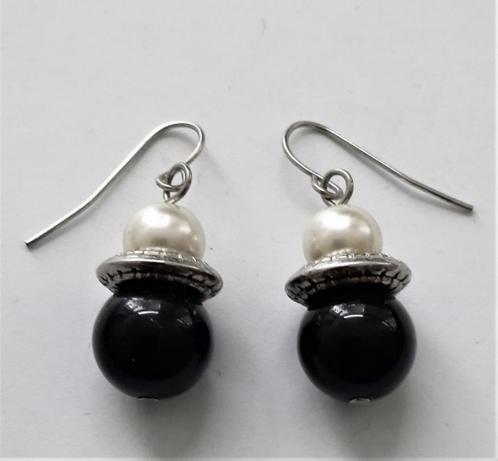 Vintage oorbellen grote zwarte parel en kleine witte, Sieraden, Tassen en Uiterlijk, Oorbellen, Zo goed als nieuw, Overige materialen