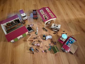 Schleich manege met caravan, auto doktersbus, paardentrailer beschikbaar voor biedingen