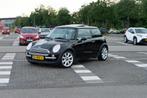 Mini 1.6 16V Cooper 2003 Zwart - Panorama dak en Dashcam, Auto's, Voorwielaandrijving, Zwart, 4 cilinders, 4 stoelen
