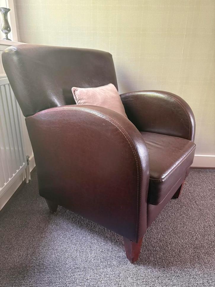 Mooie bruine lederen (?)  fauteuil, Huis en Inrichting, Fauteuils, Gebruikt, Leer, 75 tot 100 cm, 75 tot 100 cm, Ophalen