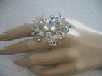 Broche Mandje Zilvertone met Naturel Strass Vintage, Ophalen of Verzenden, 4 tot 7 cm, Zilver, Overige materialen