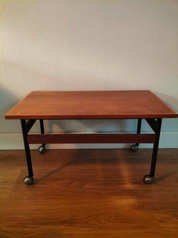 Vintage Deens design tafeltje jaren 60 beschikbaar voor biedingen