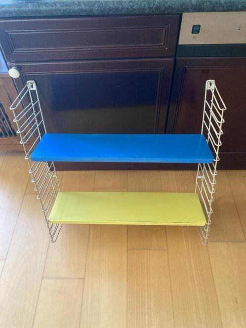 Vintage Tomado boekenrekje, Huis en Inrichting, Woonaccessoires | Wandplanken en Boekenplanken, Zo goed als nieuw, Ophalen of Verzenden