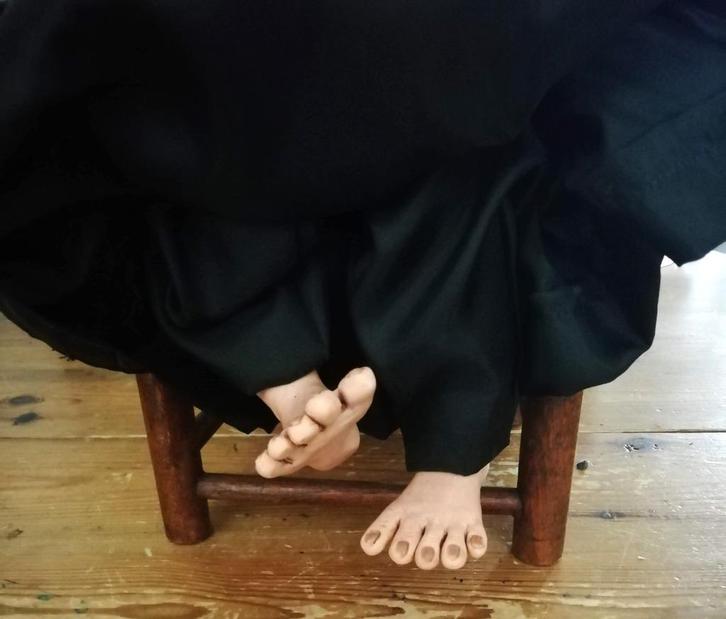 Karakter pop pop oude vrouw oma bril handgemaakt + stoel Eva, Antiek en Kunst, Curiosa en Brocante, Ophalen of Verzenden