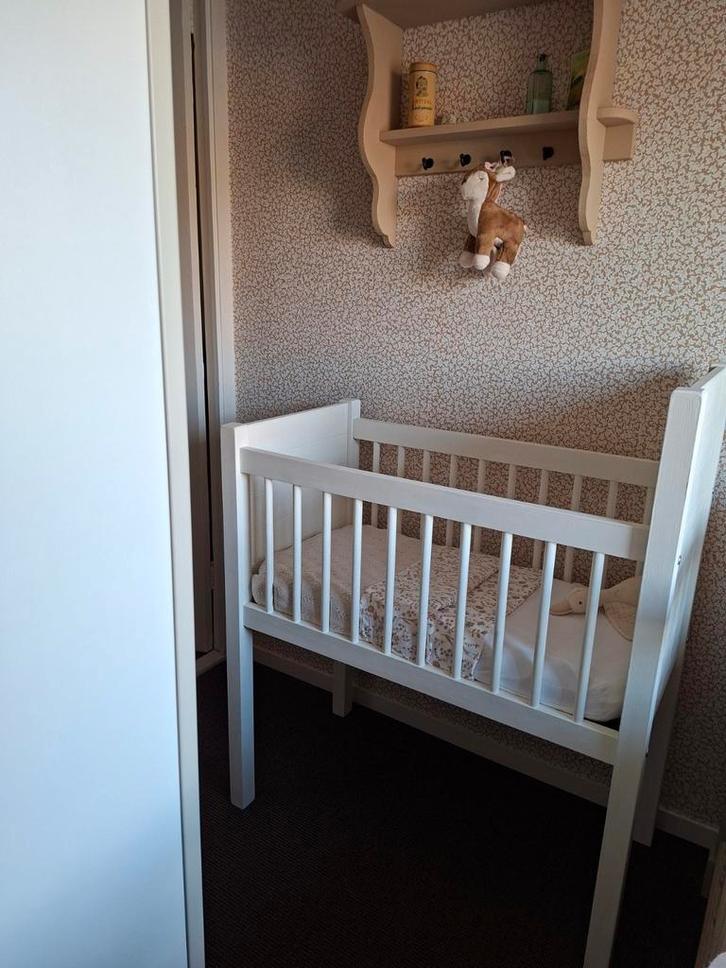 Zo goed als nieuw babywiegje van Kidsmill model Noa. Wit, Kinderen en Baby's, Babywiegjes en Ledikanten, Zo goed als nieuw, Wieg