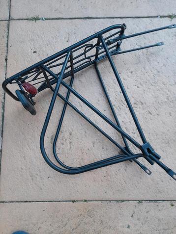 Fiets bagagedrager met vastzet klem beschikbaar voor biedingen