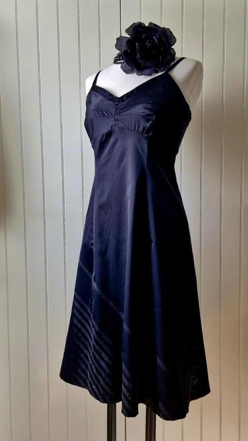 Schitterend & chique zwart satijnen feestjurk mt 40 42, Kleding | Dames, Gelegenheidskleding, Zo goed als nieuw, Galajurk, Maat 38/40 (M)